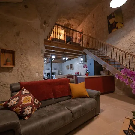 Troglodyte A 15 Min Du Futuroscope Holiday home *