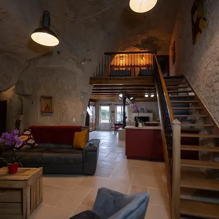 Holiday home Troglodyte A 15 Min Du Futuroscope Jaunay-Clan