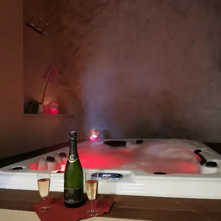 Troglodyte A 15 Min Du Futuroscope Holiday home *