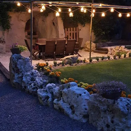 Troglodyte A 15 Min Du Futuroscope Holiday home Jaunay-Clan