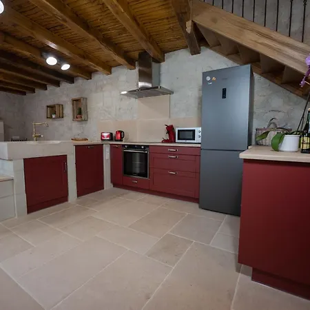 Troglodyte A 15 Min Du Futuroscope