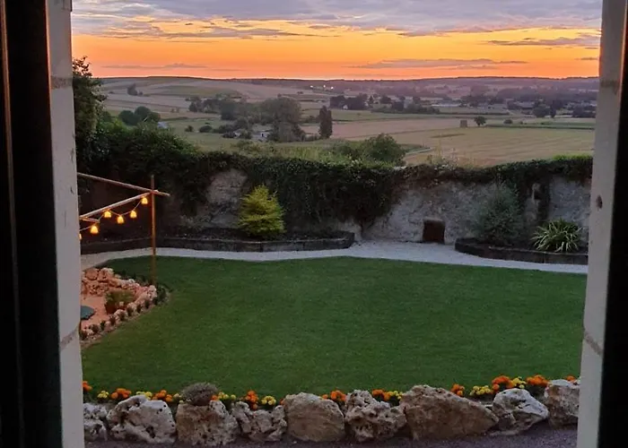 Holiday home Troglodyte A 15 Min Du Futuroscope *