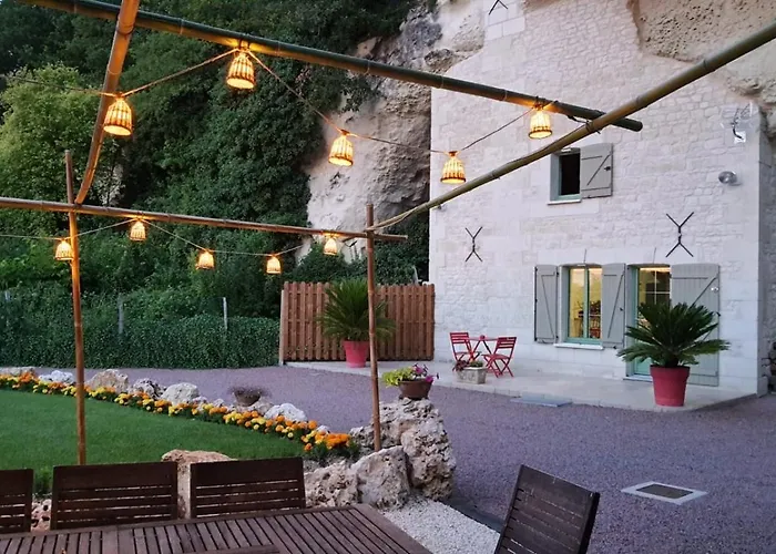 Holiday home Troglodyte A 15 Min Du Futuroscope *