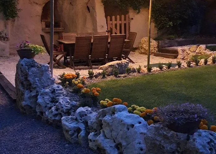 Troglodyte A 15 Min Du Futuroscope Holiday home Jaunay-Clan