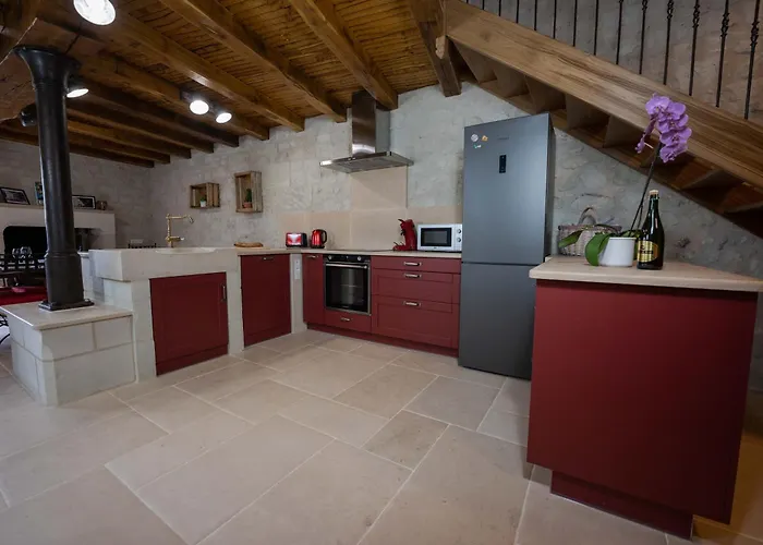 Troglodyte A 15 Min Du Futuroscope